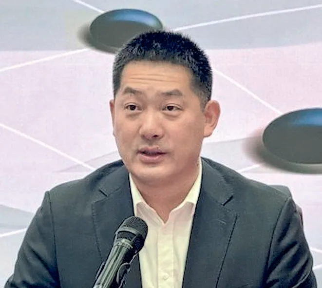 中國圍棋管理人員在活動上發言。