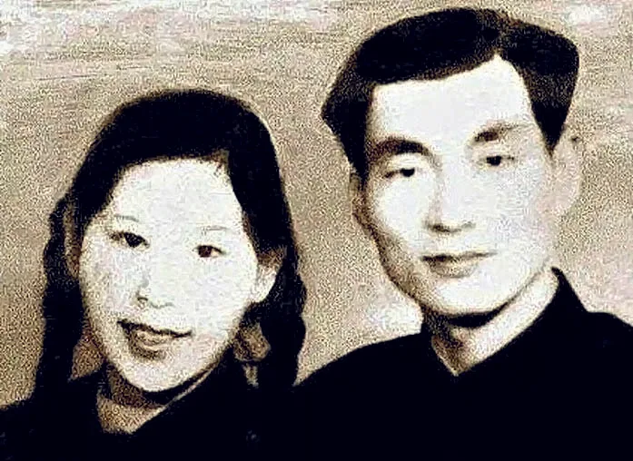 青年時期的朱鎔基與夫人勞安。