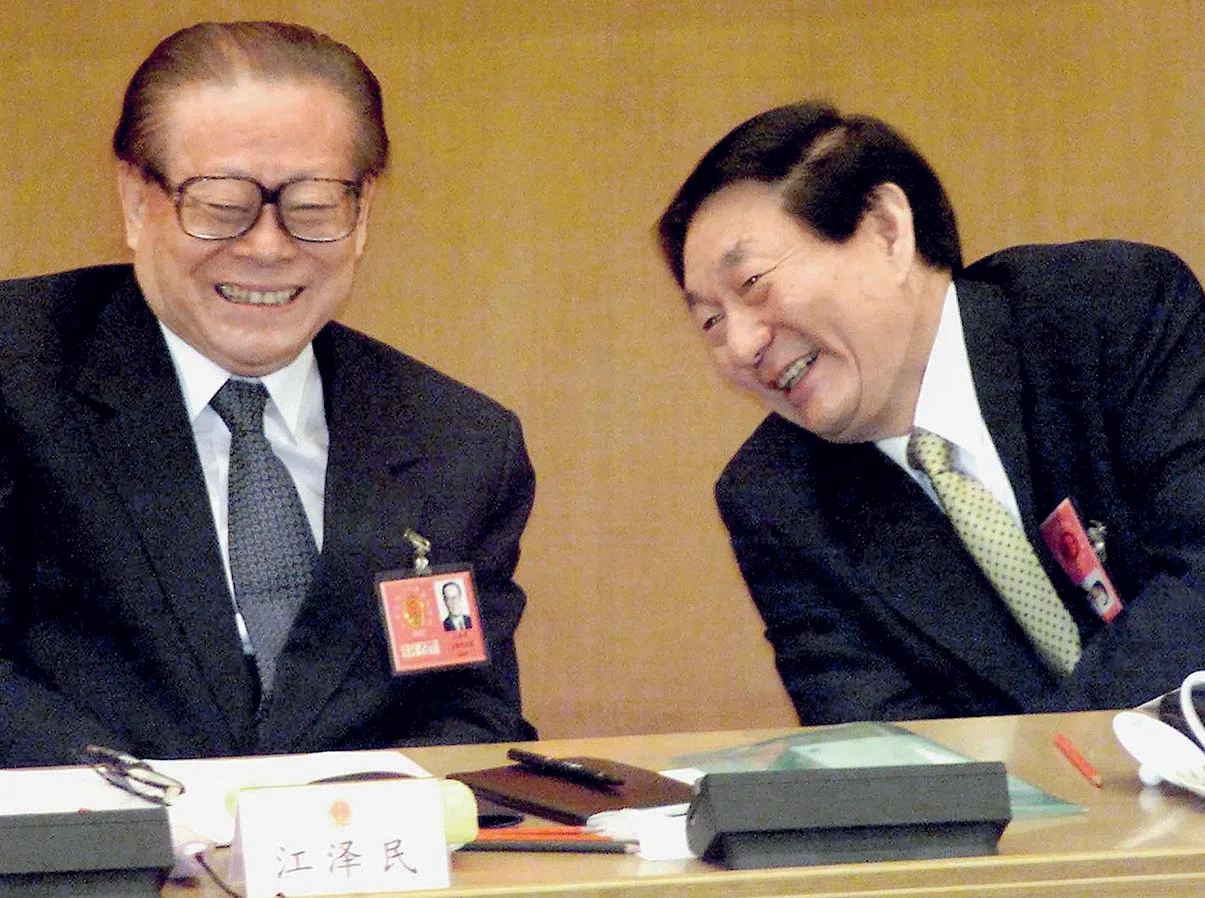 朱鎔基與時任國家主席江澤民交流。