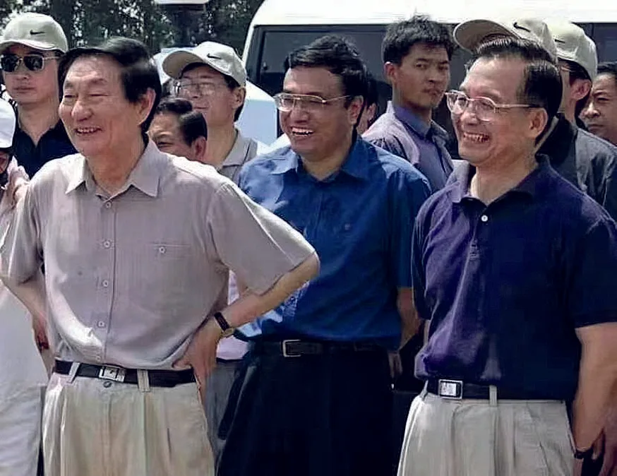 朱鎔基在地方考察並聽取工作彙報。