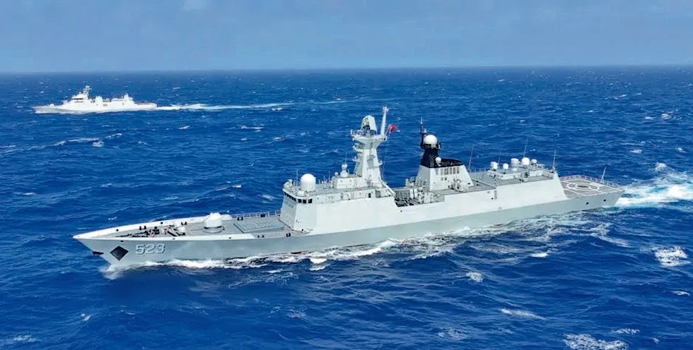 中國與印尼海上聯合演習中的軍艦。
