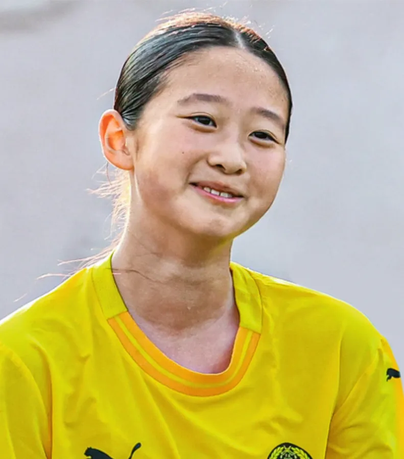 十四歲馬來西亞女足球員林侑。