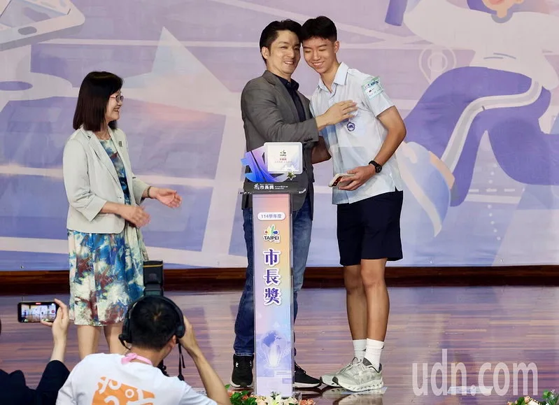 攻蔣萬安之子 綠營面對反彈